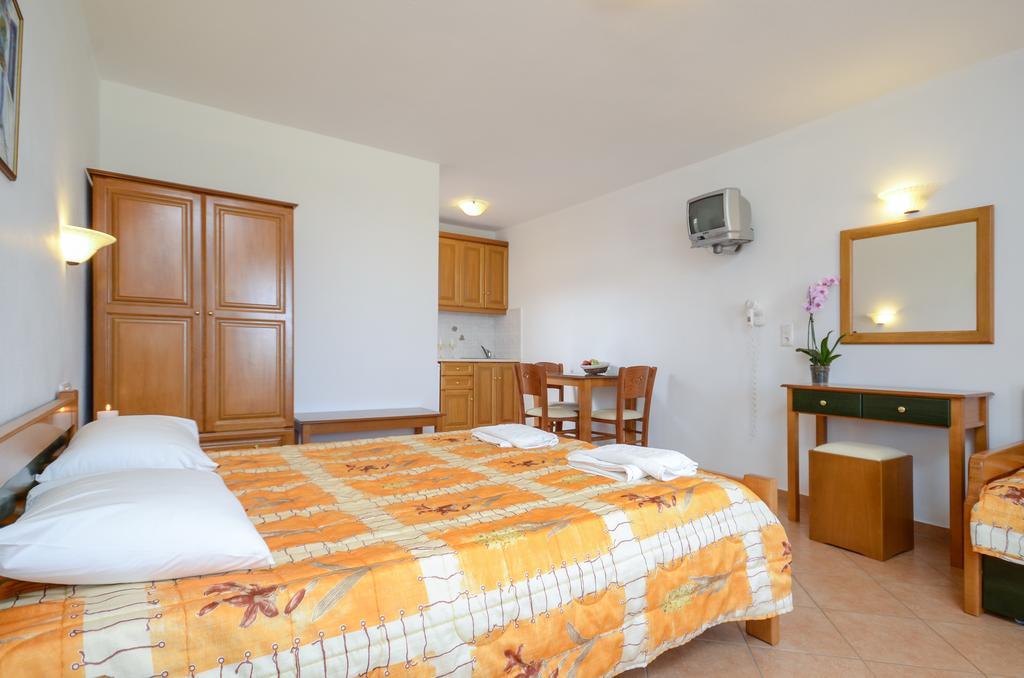 Agnadi Hotel Ajía Ána Kültér fotó